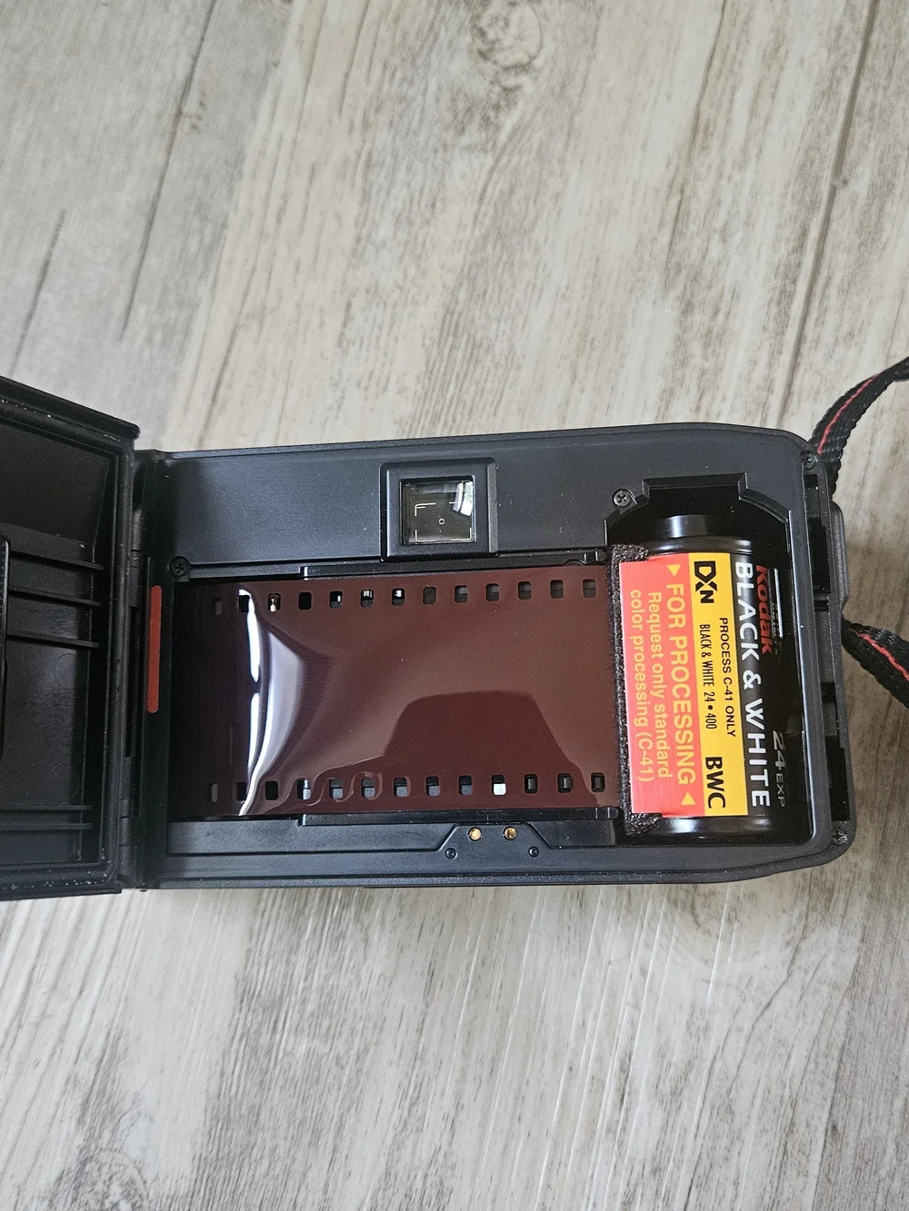 Yashica T3 Carl Zeiss Tessar 2.8/35  35mm Black Film Camera With Case Working